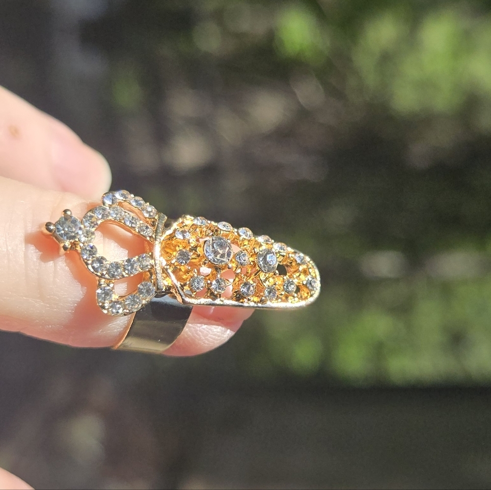 Ornate Gold Vintage-Style Nail Ring Crown with Intricate Stonework - Picture 4 of 7